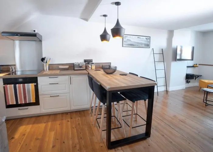 Coup De Coeur Assure Pour Ce T2 Renove Hyper Centre Biarritz